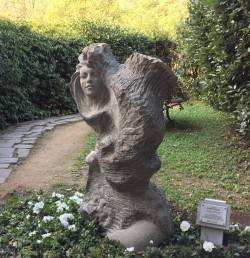 Fatina e Lumachina h.165cm pietra serena -Parco di Pinocchio a collodi